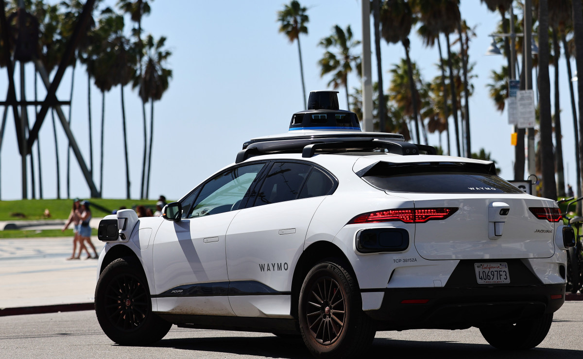 Waymo S Robotaxi Fleet Targeted In New Federal Probe Following Multiple