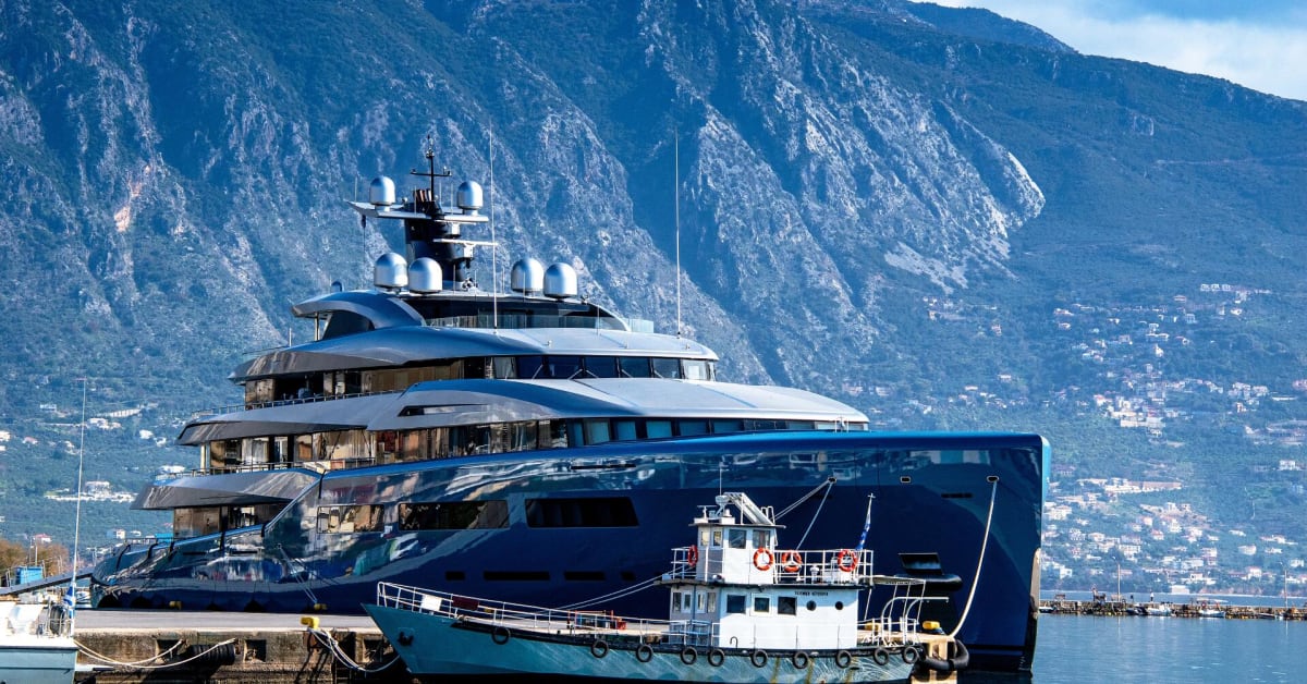 billionaire joe lewis yacht