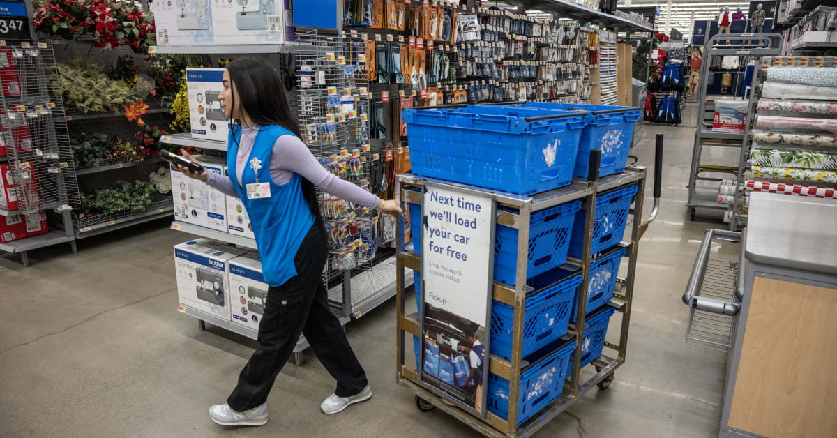 how-much-walmart-store-managers-make-in-a-year-thestreet