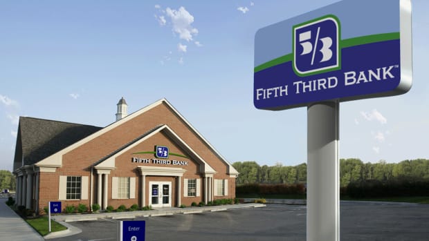 Fifth Third Bancorp, Realty Income: 'Mad Money' Lightning Round