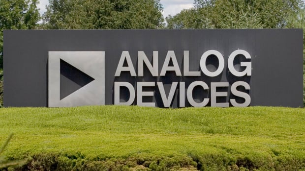 Analog Devices Rises Slightly Even After Earnings Miss, Weak Guidance