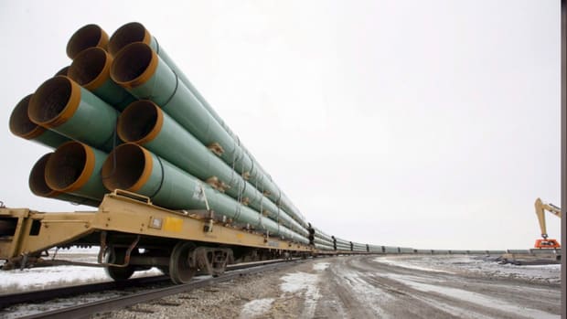 Supporters of Keystone XL Oil Pipeline Scramble For Last Vote