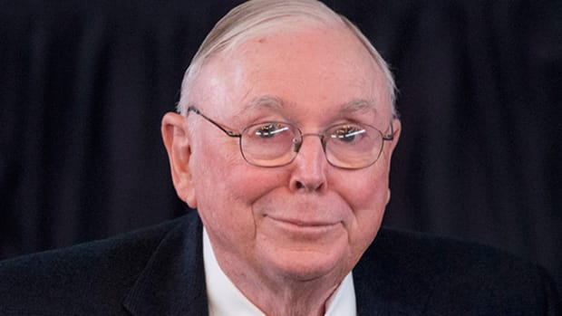 Billionaire Charlie Munger Bets Big on This Dividend Growth Stock