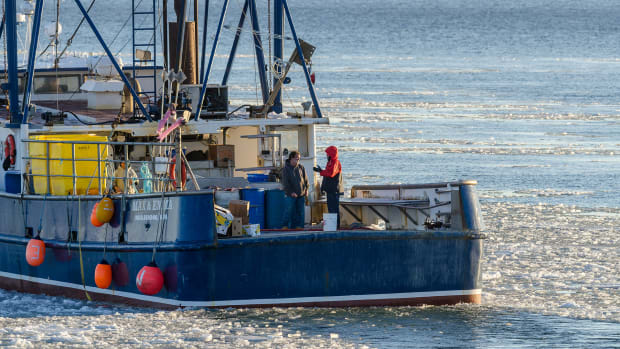 30 fishing massachusetts Dan Logan : Shutterstock