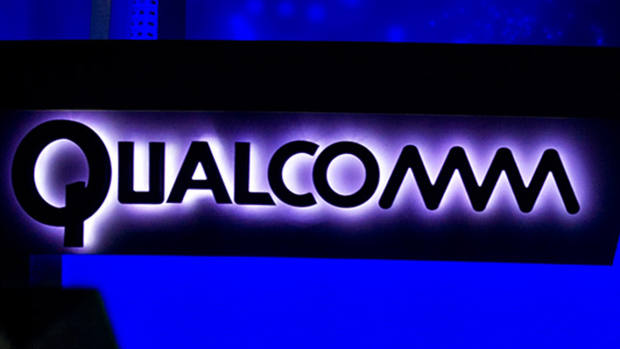 Qualcomm Faces Risks From Samsung, Huawei and Apple: How to Trade It Now