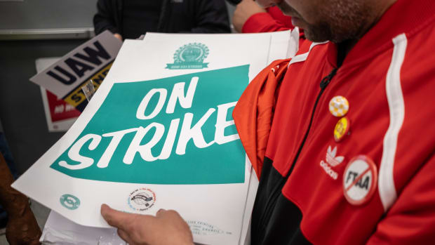 CHICAGO, ILLINOIS - OCTOBER 7: UAW members attend a rally in support of the labor union strike at the UAW Local 551 hall on the South Side on October 7, 2023 in Chicago, Illinois. UAW president Shawn Fain joined members in solidarity with the ongoing strike. (Photo by Jim Vondruska/Getty Images)