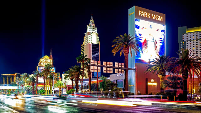 Las Vegas Strip Brings 80's Pop Star to New Venue Residency - TheStreet