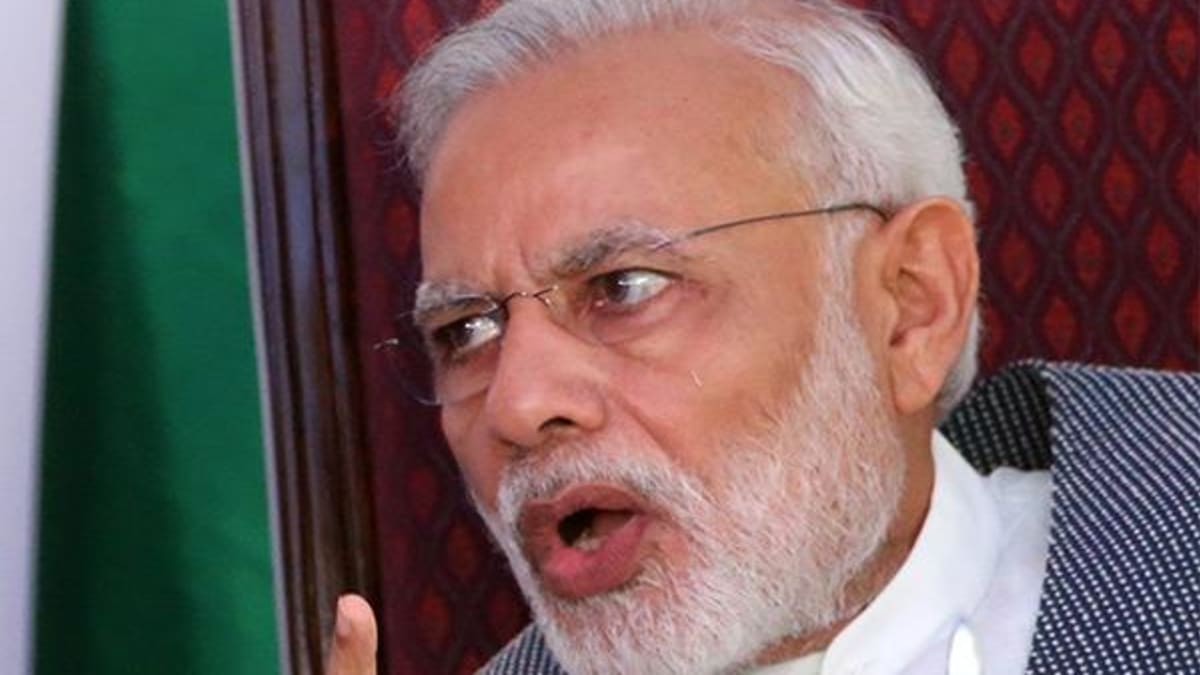 Narendra Modi: PM Modi springs surprise in MP: Watches play..