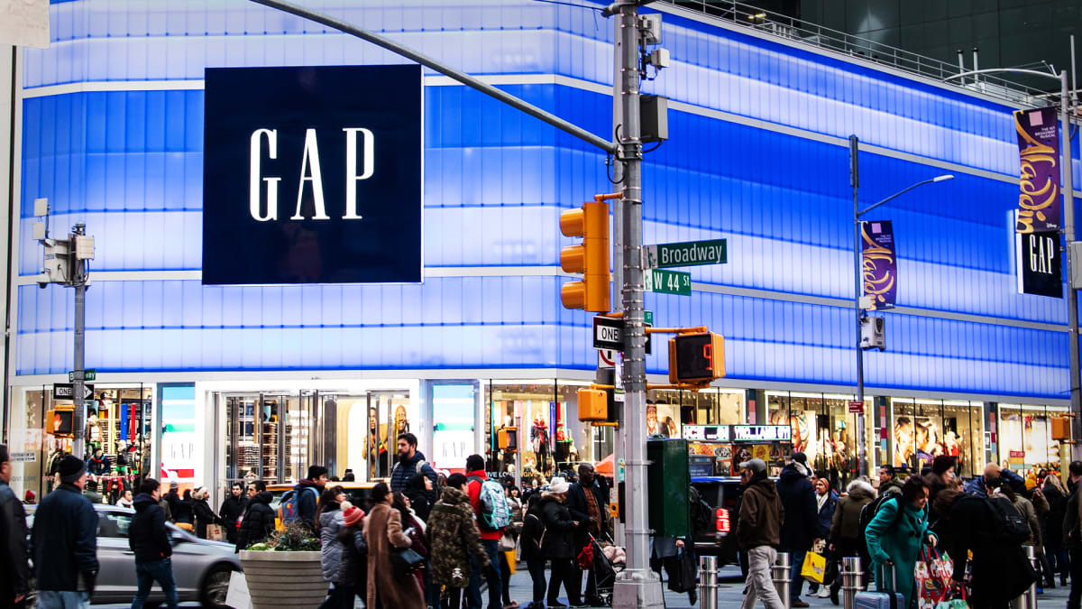 Gap Continues to Struggle – Visual Merchandising and Store Design