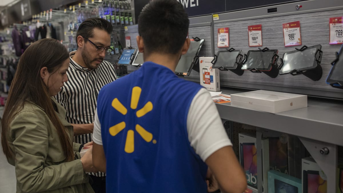 Walmart Took Its Eye Off Black Managers While Women Advanced - Bloomberg