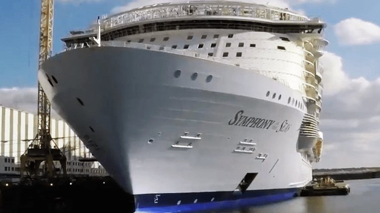 World's largest cruise ship makes its debut