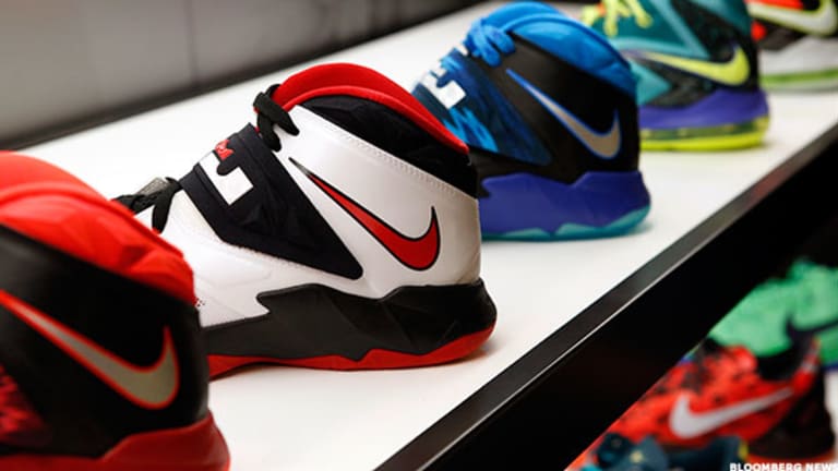 Foot locker baby nike clearance shoes