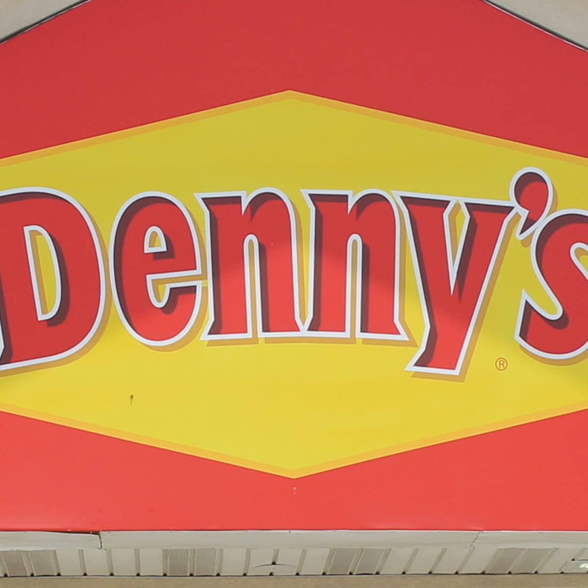 Denny's: Early Signs Of A Turnaround, But Issues Remain (NASDAQ:DENN)