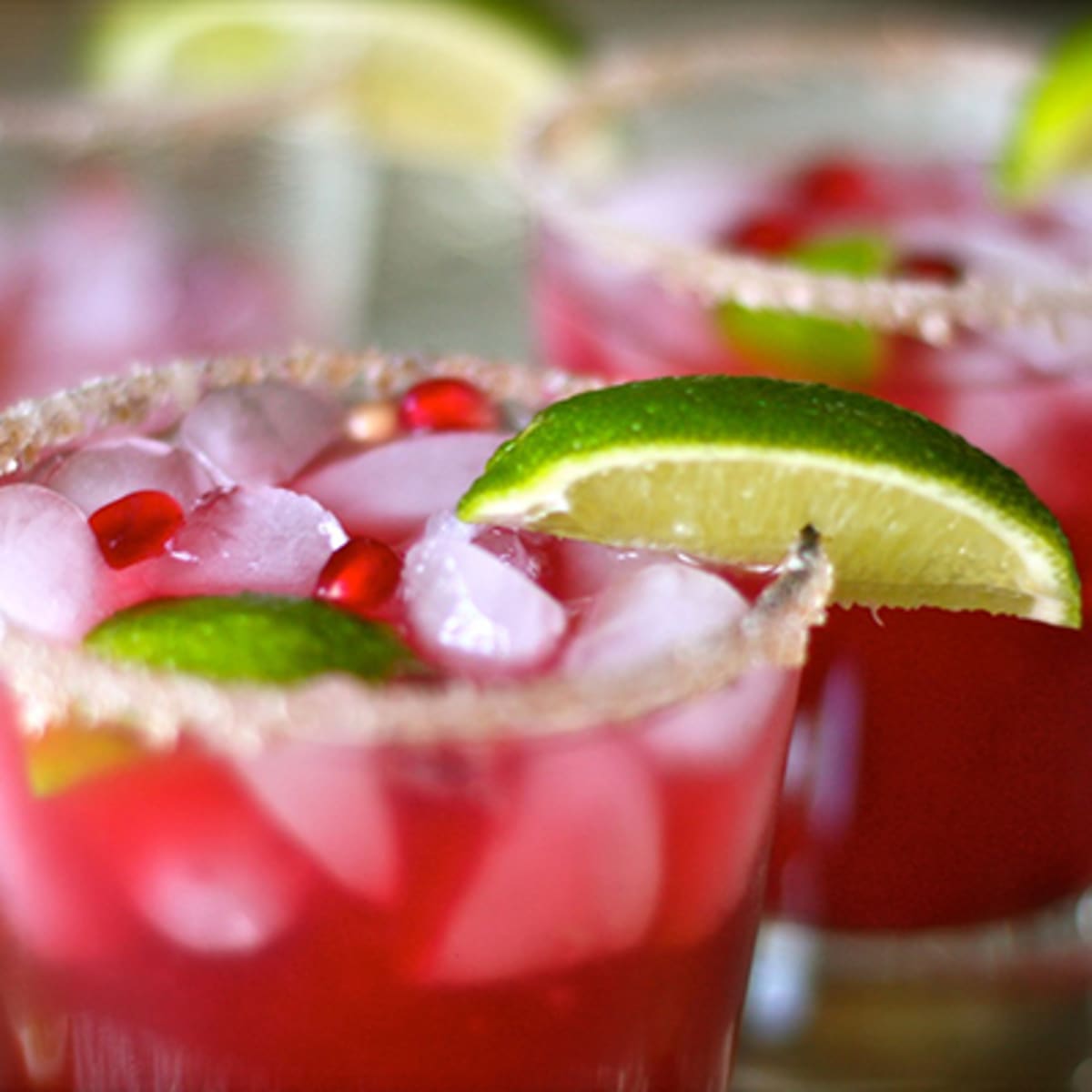 https://www.thestreet.com/.image/ar_1:1%2Cc_fill%2Ccs_srgb%2Cfl_progressive%2Cq_auto:good%2Cw_1200/MTY4NjM0NzUzNDQ5MTQyMTY3/the-best-margarita-recipe-here-are-our-top-7.jpg