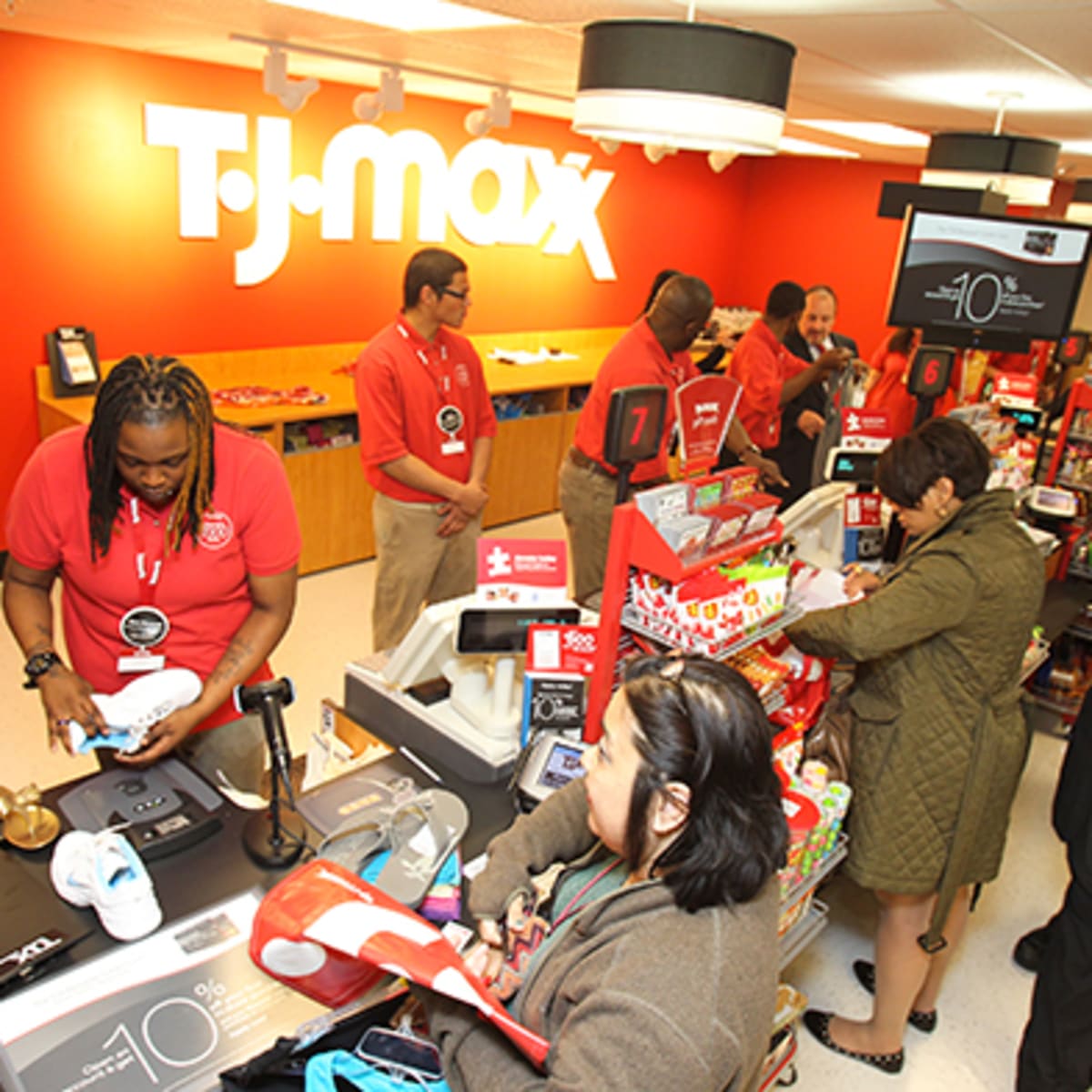 TJX Stock Slumps As Marshalls Owner Holiday Sales Hit By Omicron - TheStreet