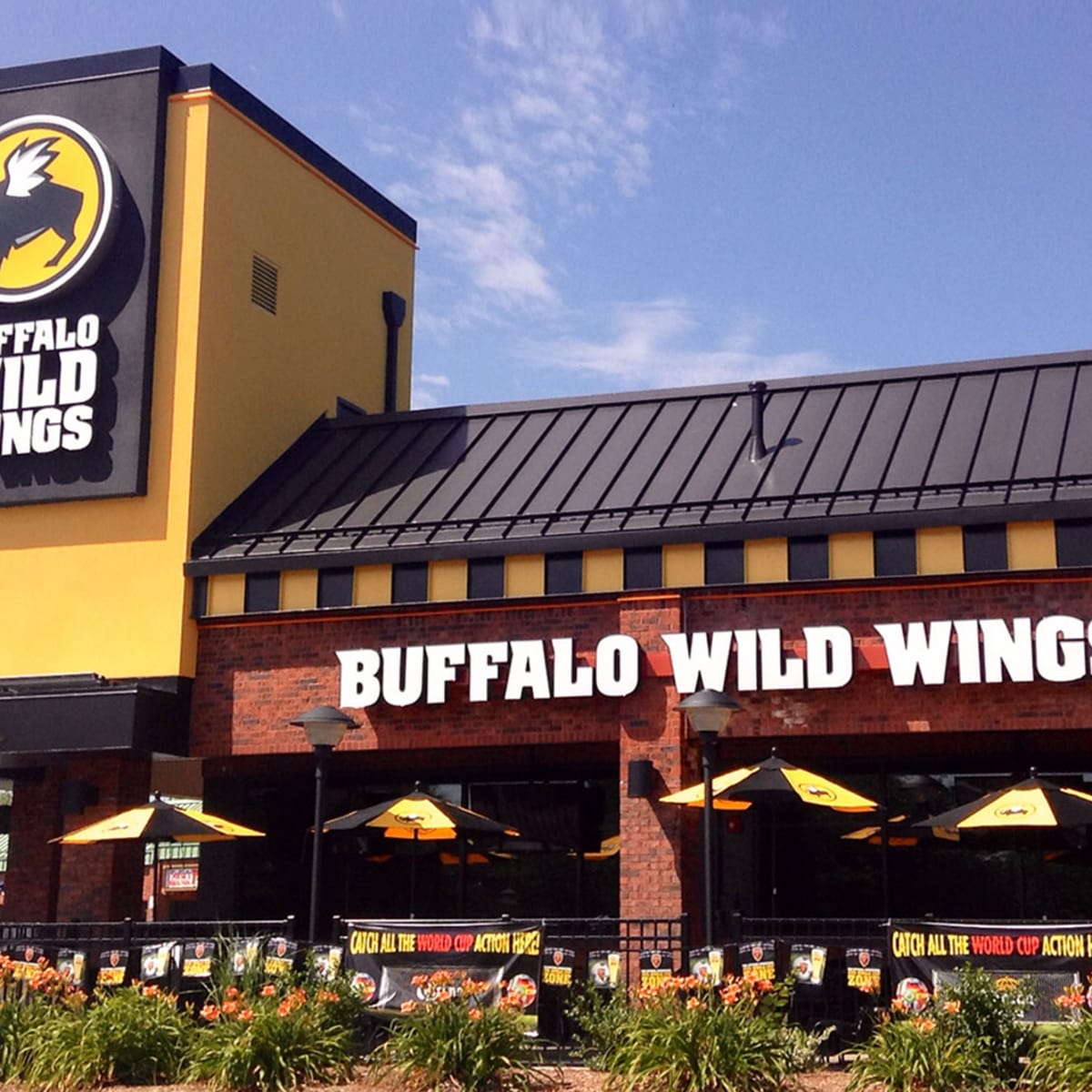 Betcris Partnerships with Buffalo Wild Wings