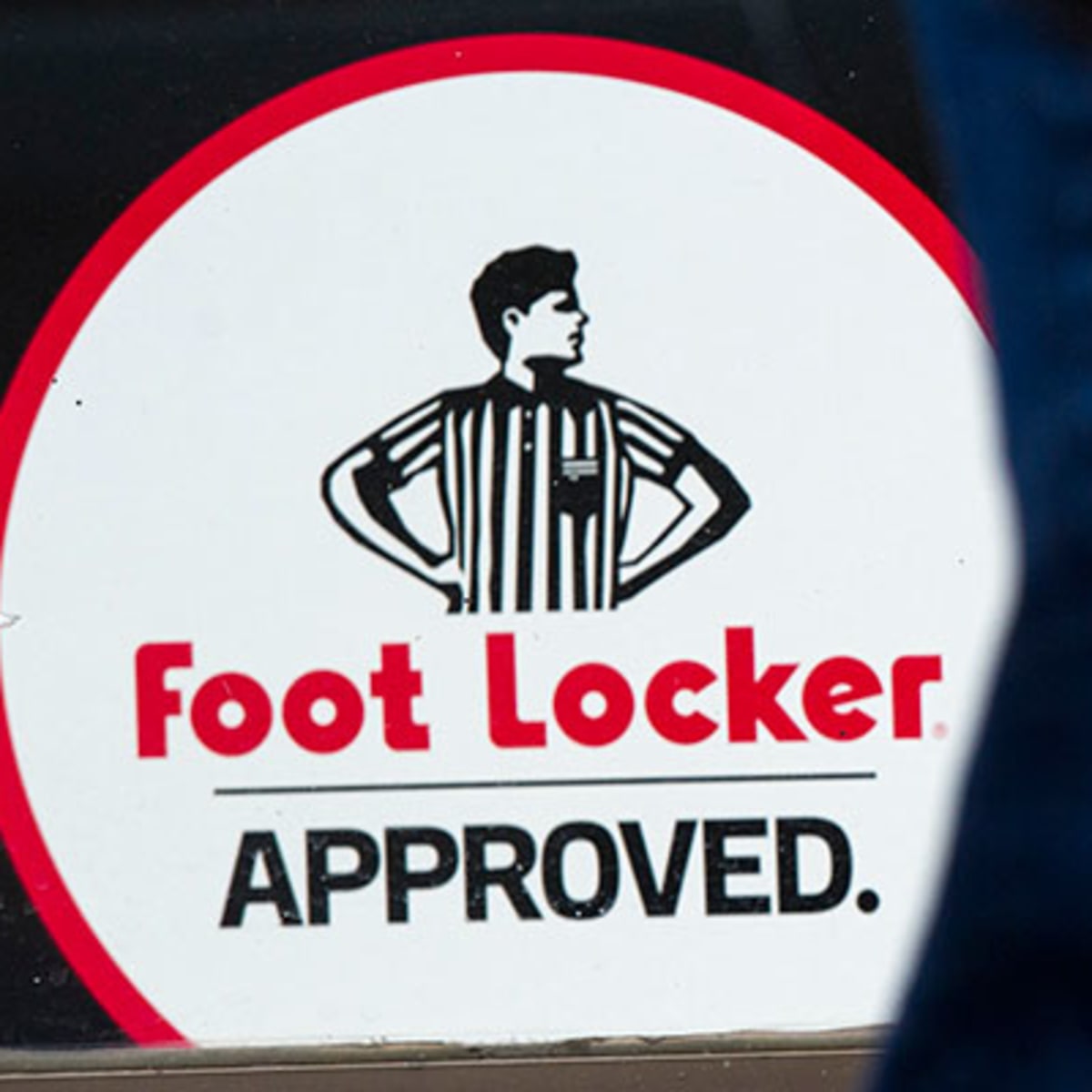 Foot Locker employee buys shoes for boy who couldn't afford them - ABC7  Chicago