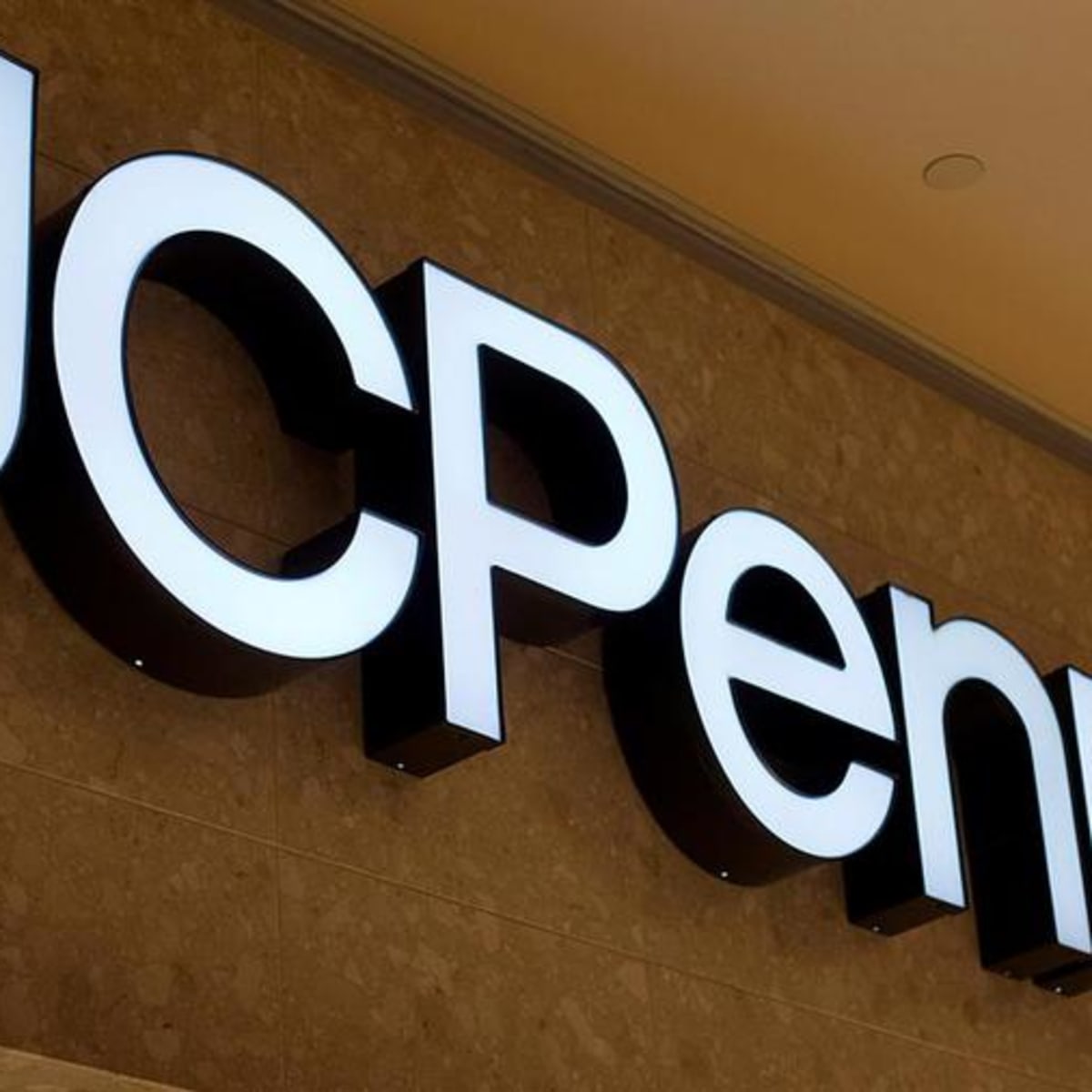 JC Penney shares dive as sales fall short despite narrower loss