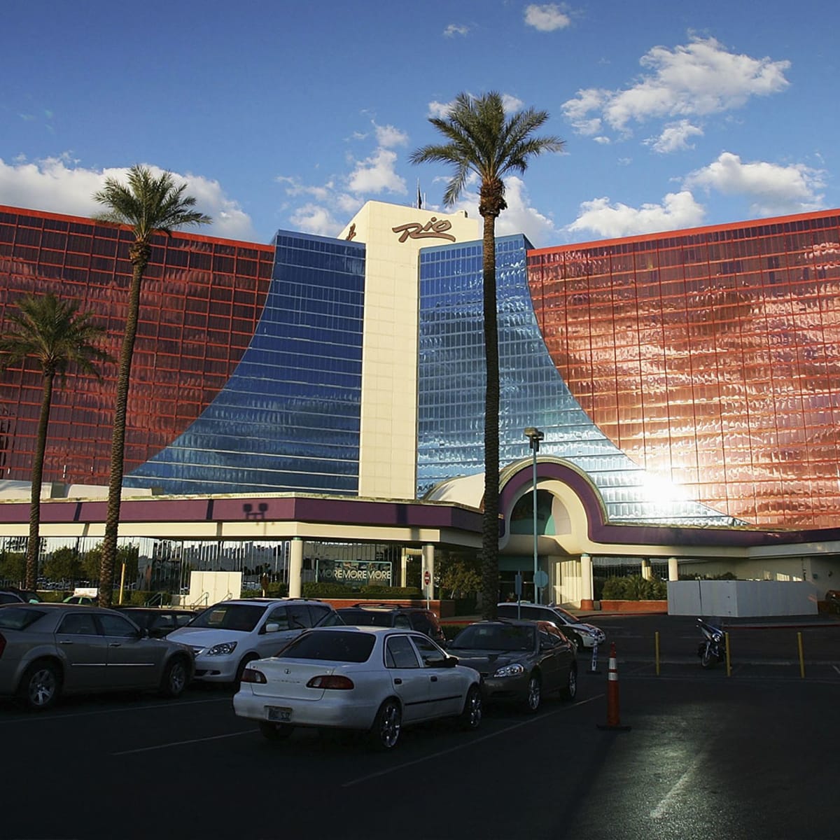 Long-running auto collection on Las Vegas Strip shutting its doors