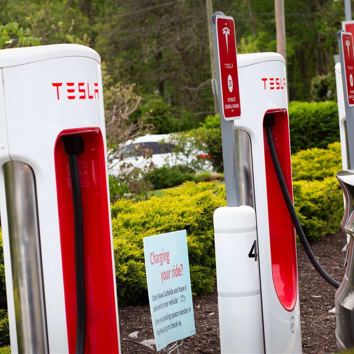 All about Tesla's charging station - Beev