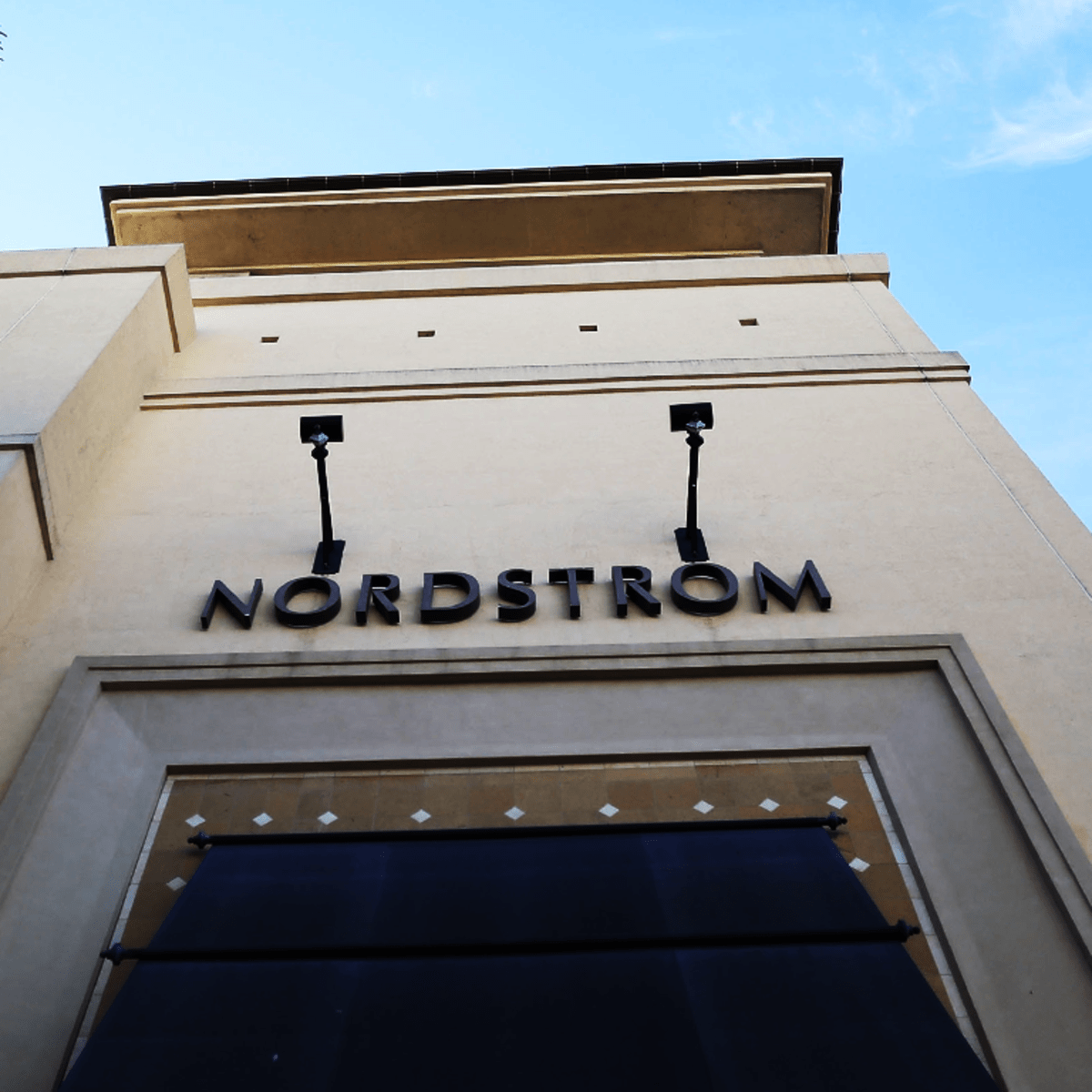 Report: Nordstrom family close to deal with private equity firm to