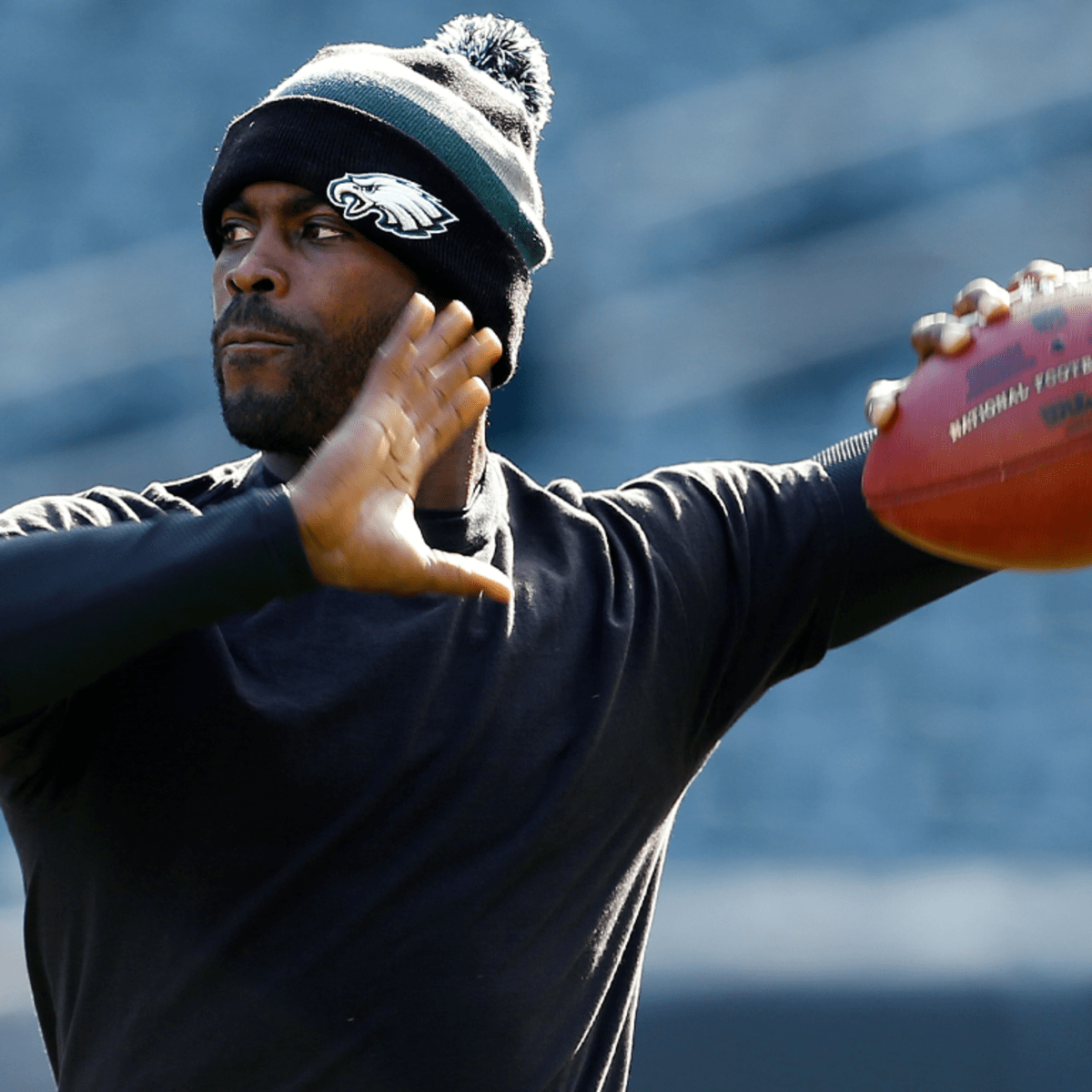 Vick agrees to 10-year deal worth more than $100 million