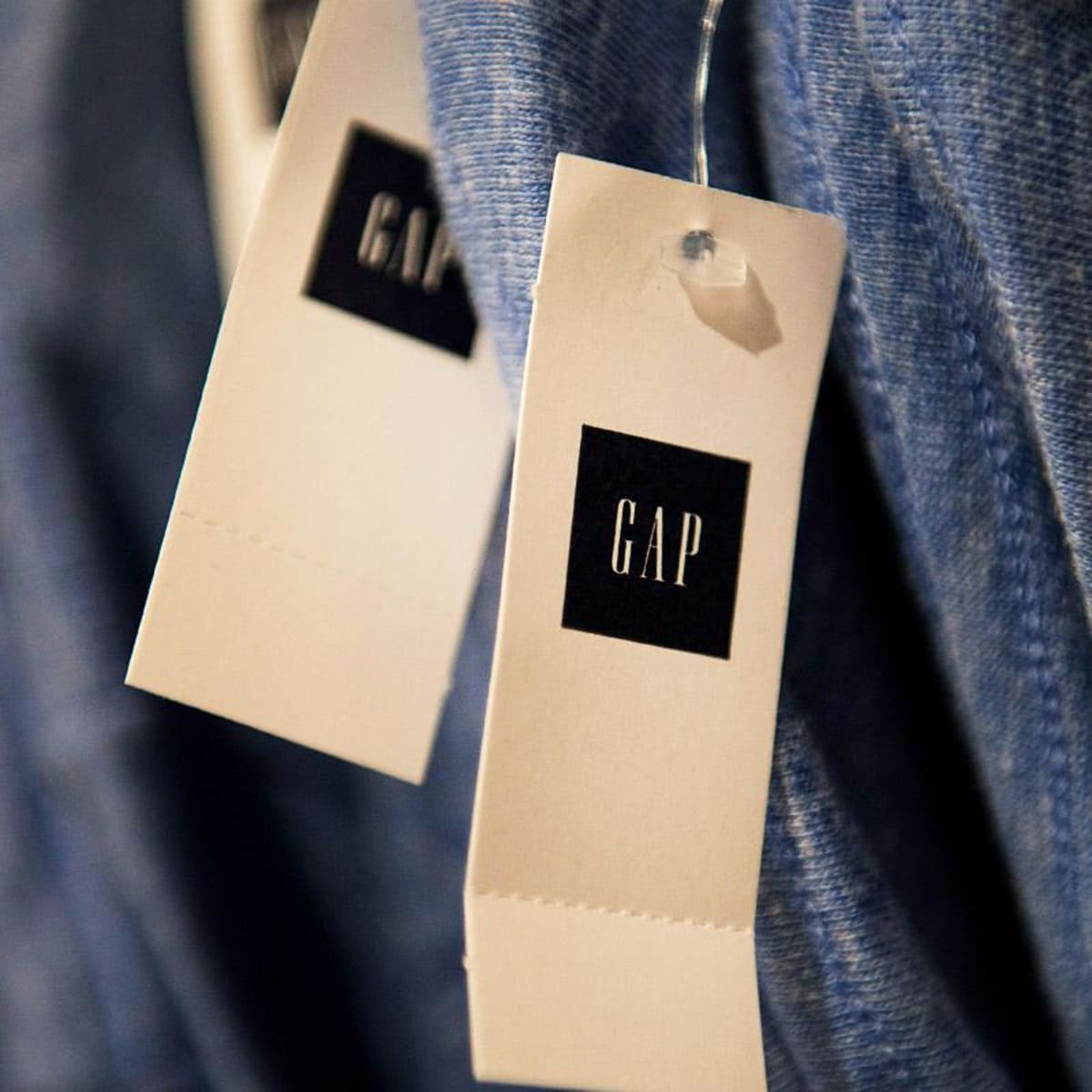 Gap splitting deals into two companies