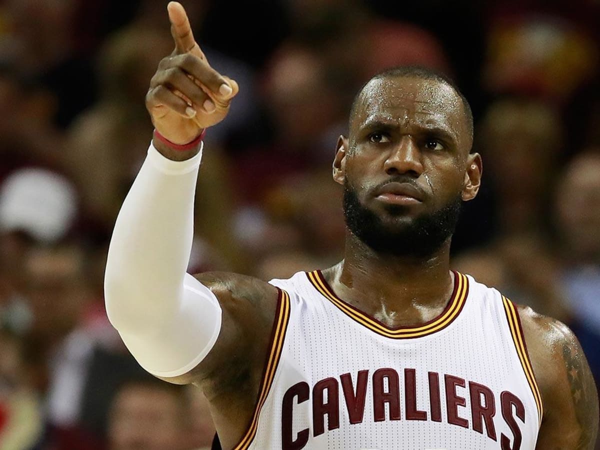 LeBron James agrees to four-year, $154-million contract with Los