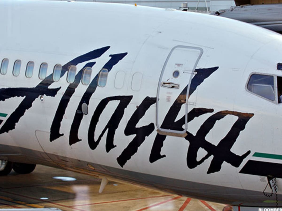 Alaska Air Counters Delta Assault With Secret Weapon Unified Employees Thestreet - alaska airlines roblox