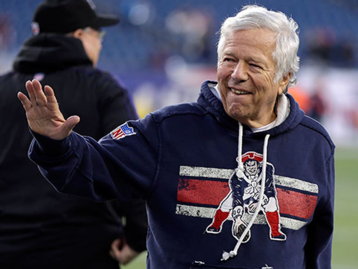 Jon Bon Jovi (L), New England Patriots Owner Robert Kraft, and