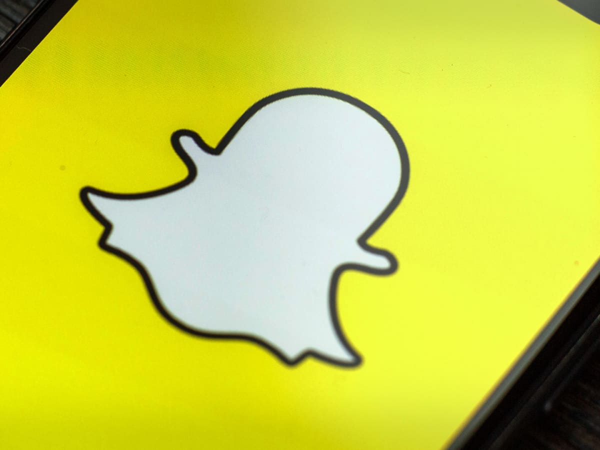 You can now send Snapchat's AI chatbot photos and get a response (warning,  it's creepy)