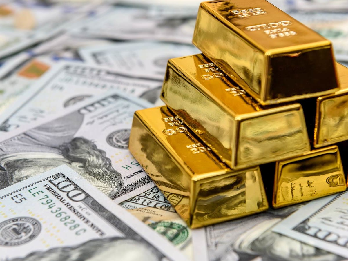 Why central banks are buying and selling gold