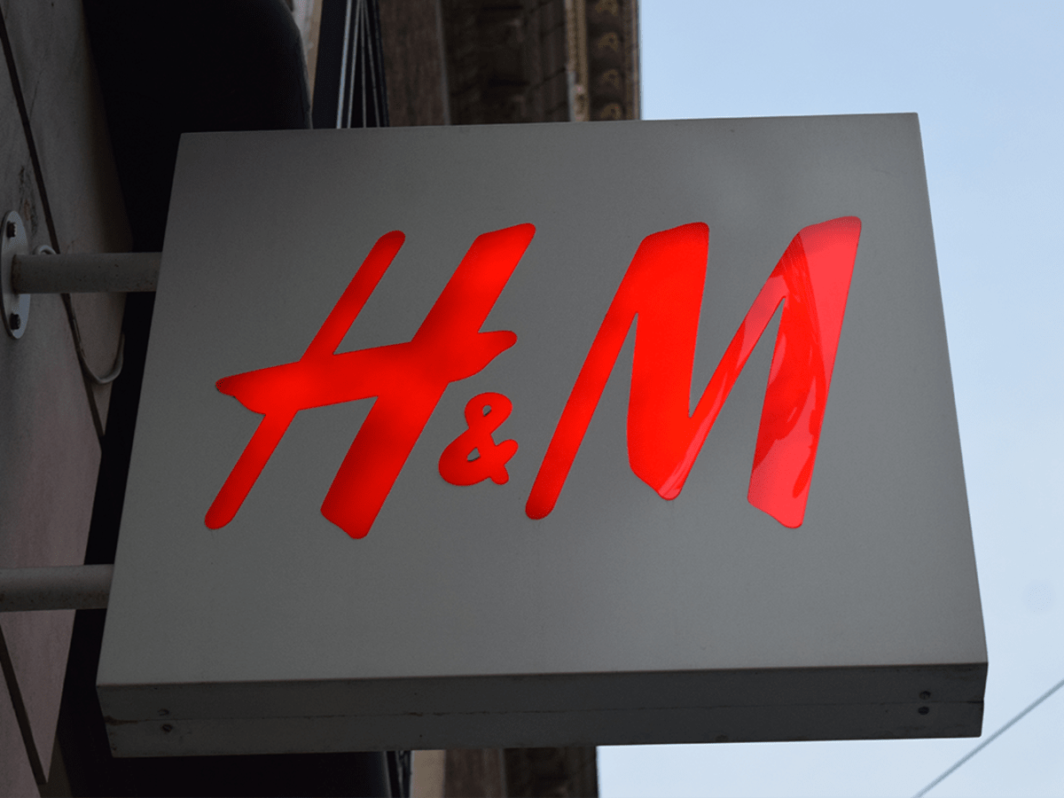 Hennes and mauritz share clearance price