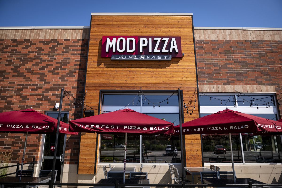 Distressed pizza chain plans to file for Chapter 11 bankruptcy