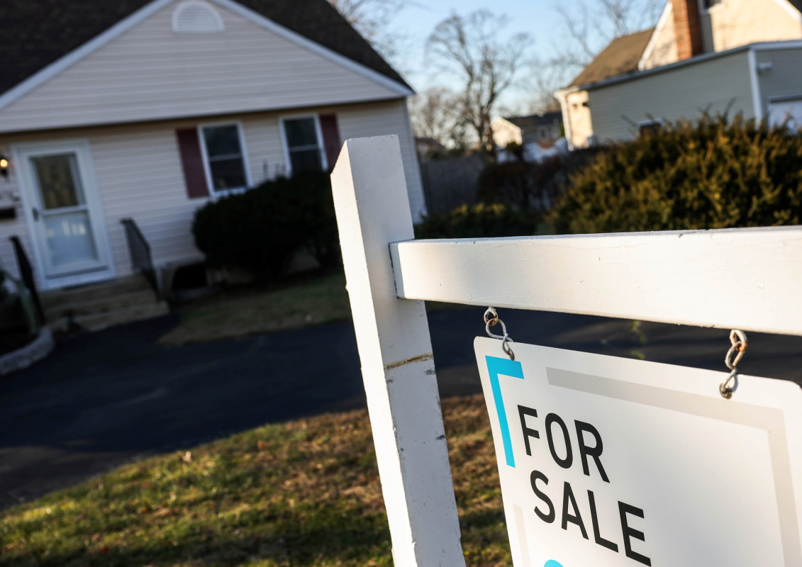 A standard 30-year mortgage dropped to an average of 6.47%, down from 6.73% thumbnail