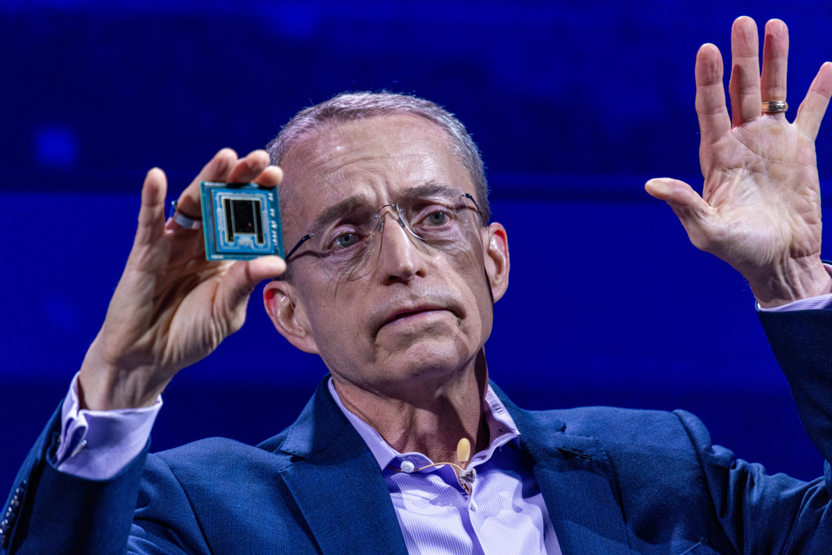 Analyst: Intel should drop foundry business