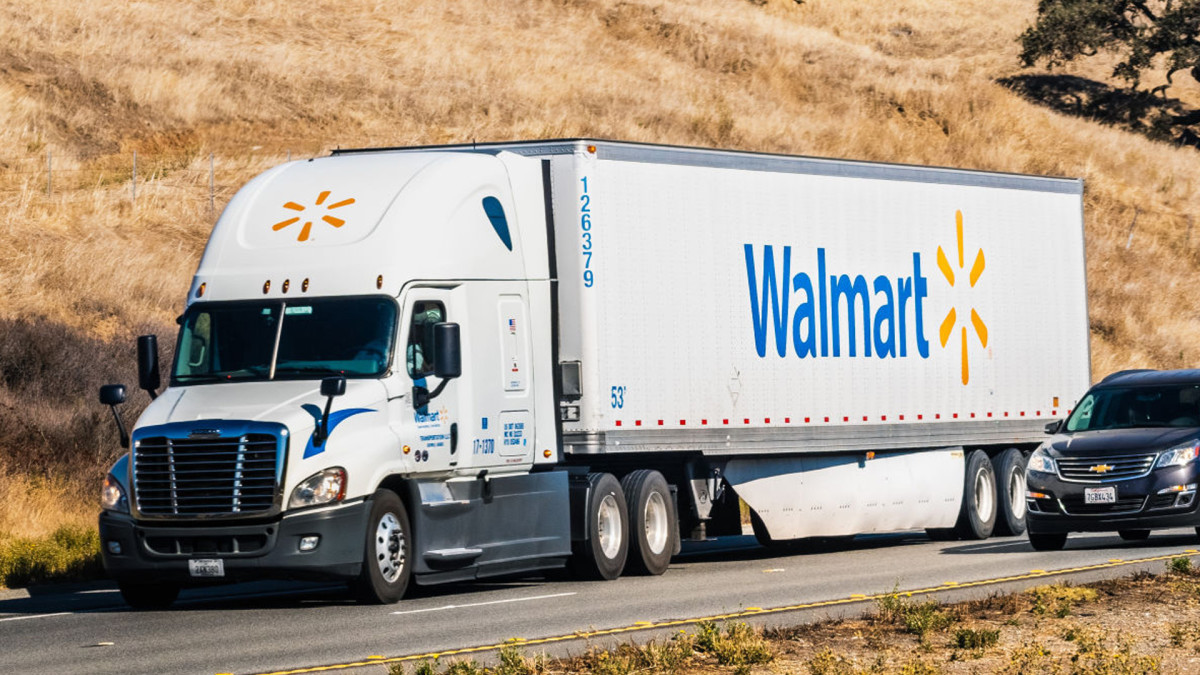 Walmart's bestselling 300 mini fridge that 'works…