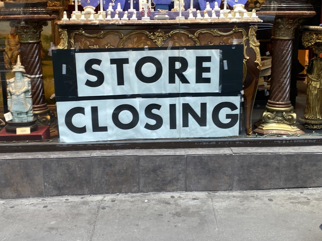 Why so many retail stores are still closing