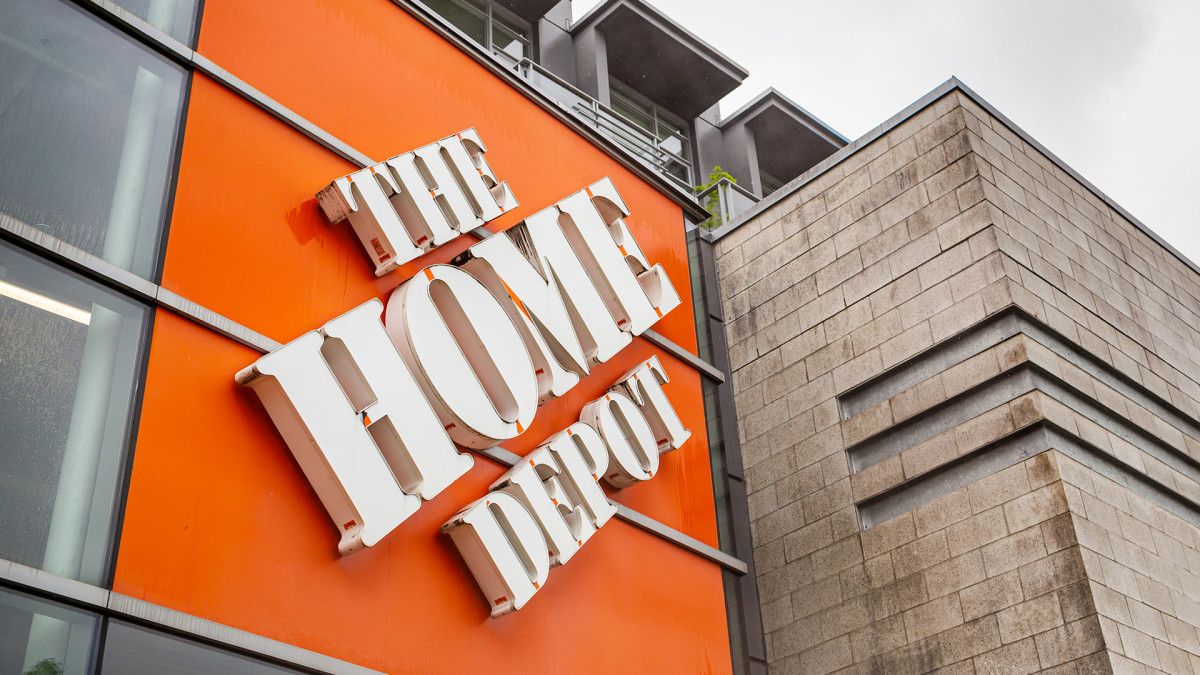 Home Depot, Lowe's try new customer service solution