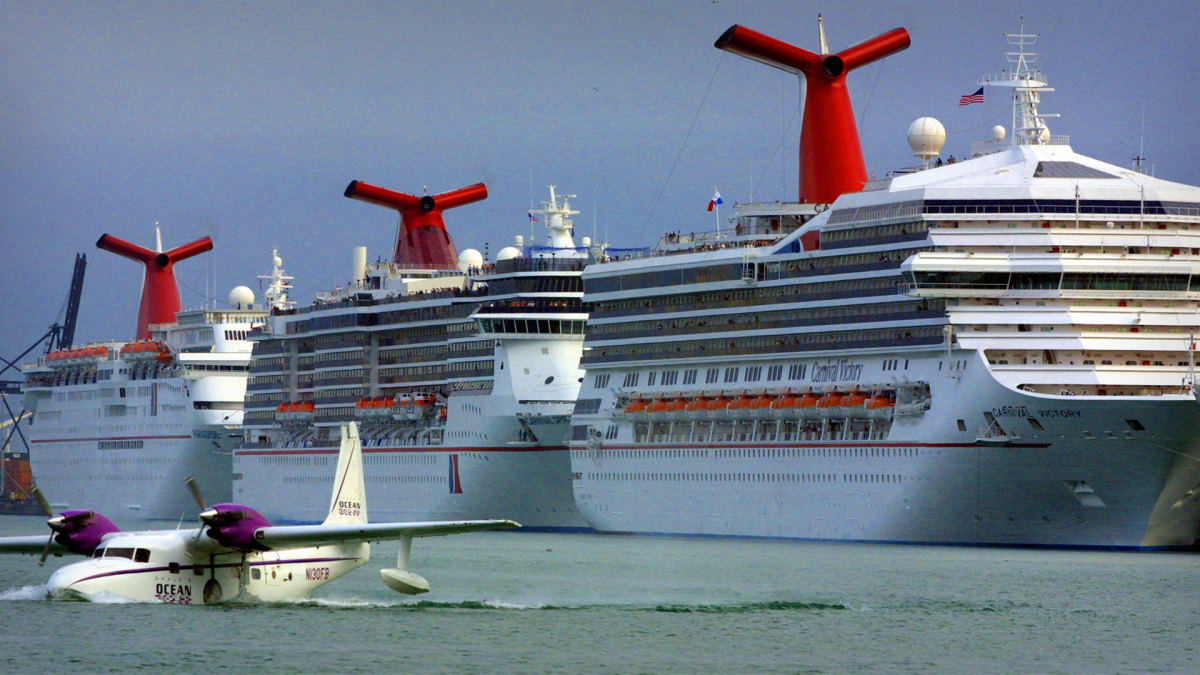 Carnival Cruise Line passenger demands rule for cruise tight spot