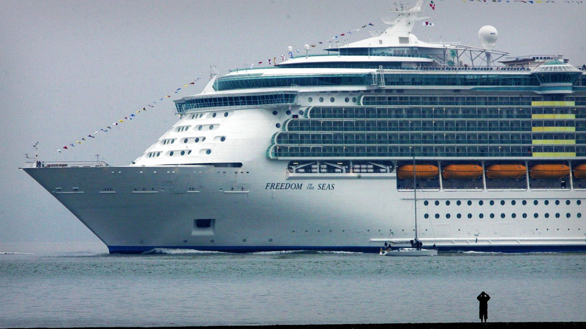 Royal Caribbean makes surprise casino smoking change