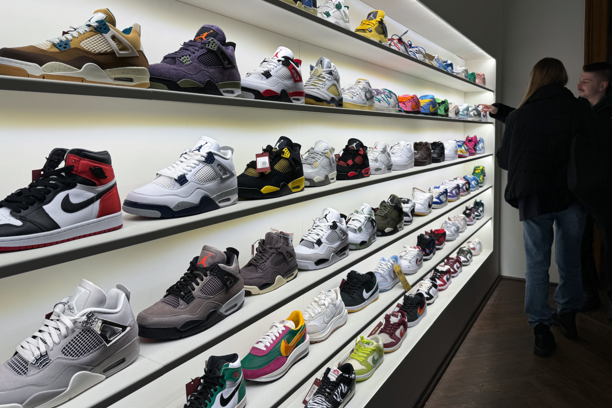 Popular athletic shoe chain files for Chapter 11 bankruptcy