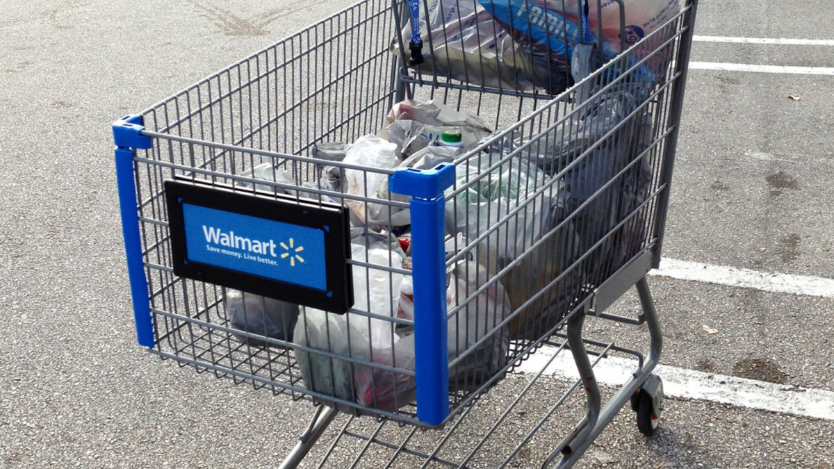 Walmart is selling a $400 blender for just $75, and shoppers say it's 'easy to operate'