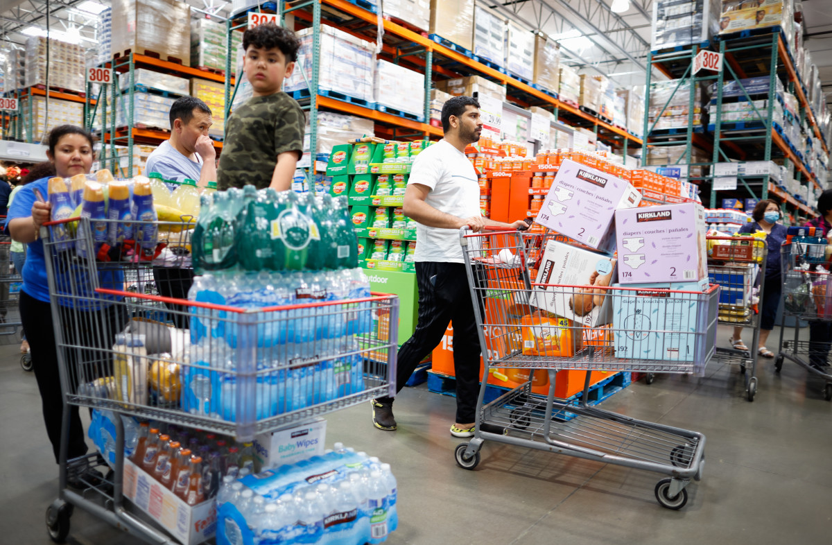 Analysts Reset Costco Share Price Targets Amid New Consumer Trends