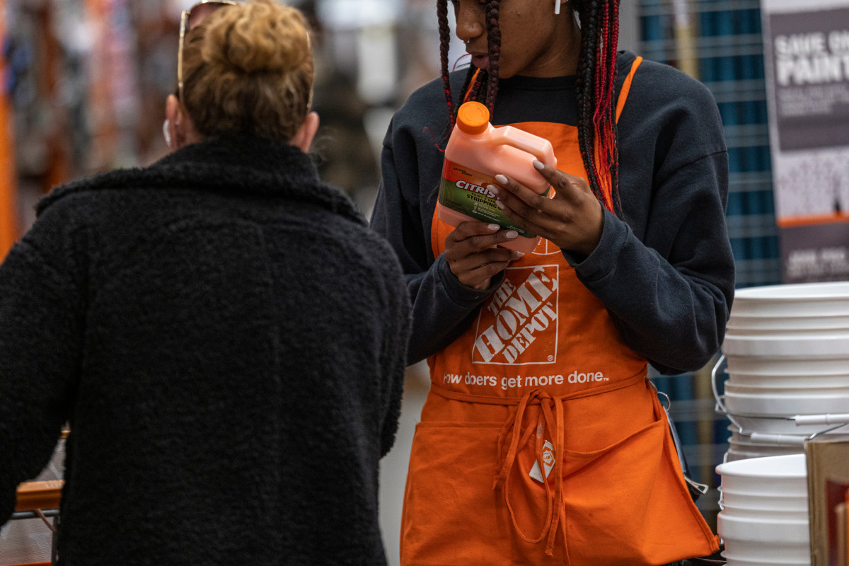 Home Depot sounds alarm on customer behavior