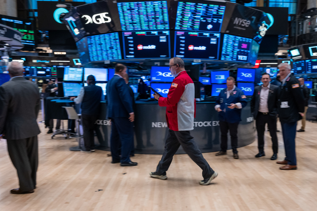 Stock Market Today: Stocks extend gains on Fed rate cut rally; Nvidia leads