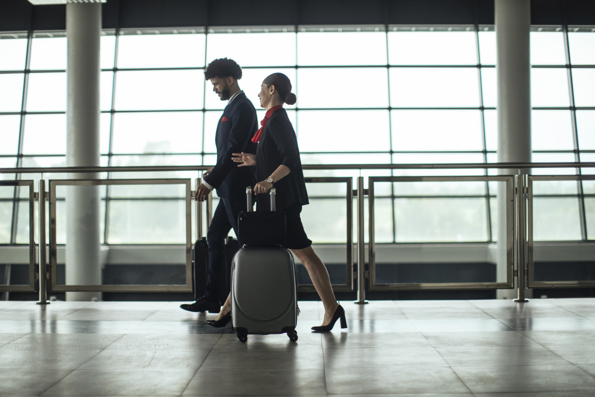 Flight attendant jobs: Pay, outlook & how to land this competitive position