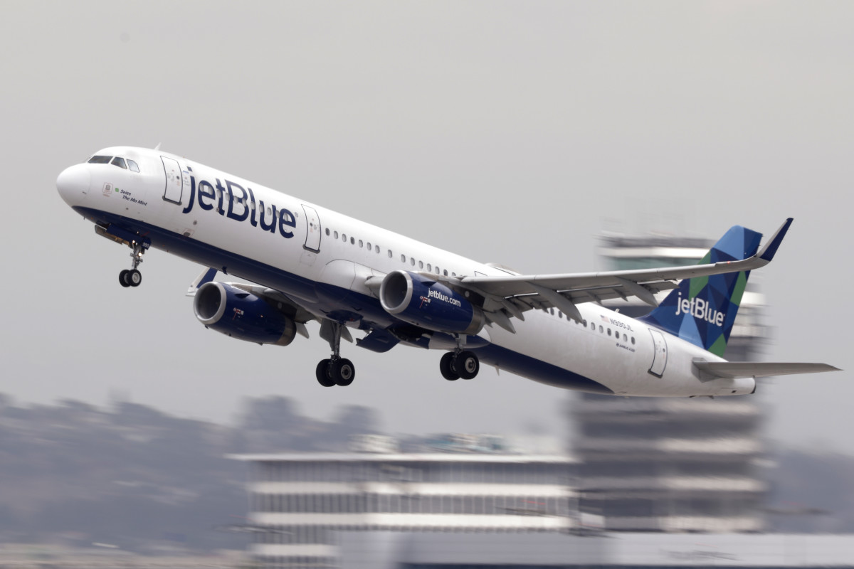 JetBlue unveils generous offer for travelers amid weak profits