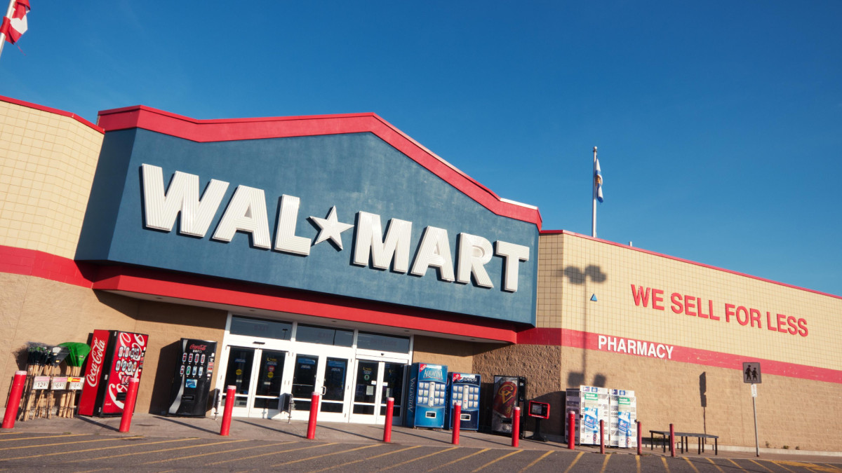 Walmart is selling a $70 set of stainless steel mixing bowls for only $18, and shoppers 'love' it