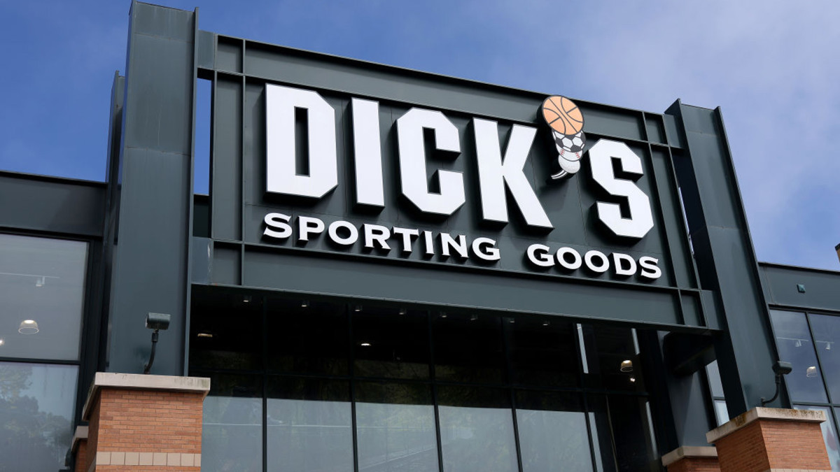 Dick's Sporting Goods is selling a 'versatile' $120 Carhartt jacket for $70, and shoppers say it 'fits perfectly'